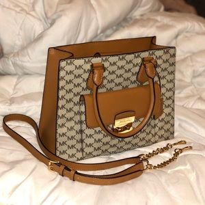 SOLD: Michael Kors Shoulder bag/crossbody/tote